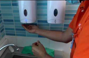 Lavage chirurgical des mains en cabinet dentaire